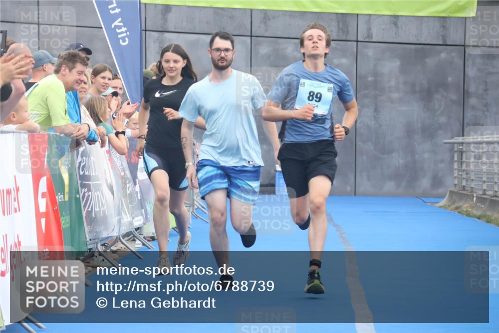 11.08.2024 - GEWOBA Citytriathlon Bremen Lena Gebhardt http://msf.ph/oto/6788739 11.08.2024 11:23:45 Ziel 88, 89 meine-sportfotos.de