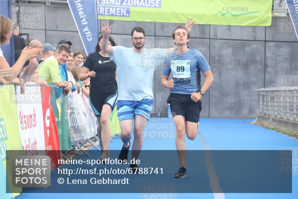 11.08.2024 - GEWOBA Citytriathlon Bremen Lena Gebhardt http://msf.ph/oto/6788741 11.08.2024 11:23:46 Ziel 89 meine-sportfotos.de