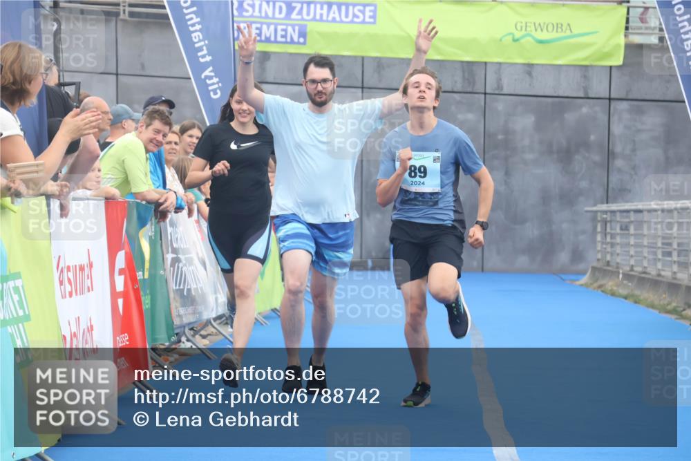 11.08.2024 - GEWOBA Citytriathlon Bremen Lena Gebhardt http://msf.ph/oto/6788742 11.08.2024 11:23:46 Ziel 89 meine-sportfotos.de