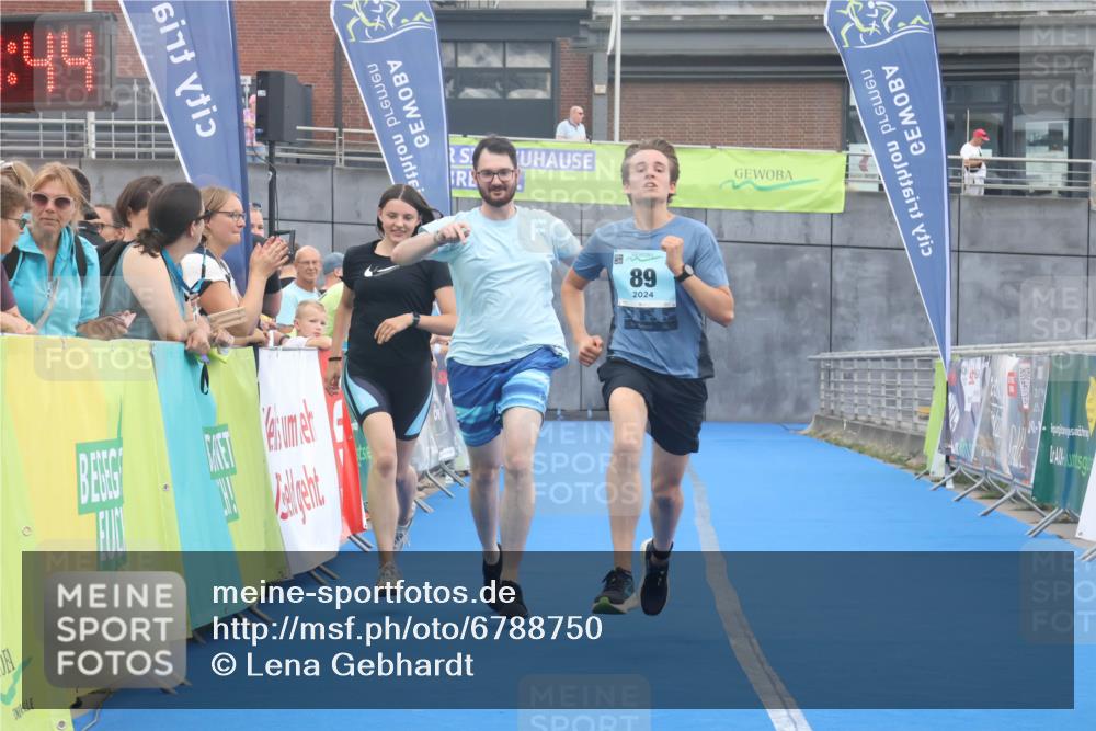 11.08.2024 - GEWOBA Citytriathlon Bremen Lena Gebhardt http://msf.ph/oto/6788750 11.08.2024 11:23:47 Ziel 89 meine-sportfotos.de