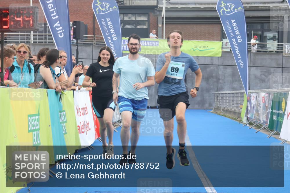 11.08.2024 - GEWOBA Citytriathlon Bremen Lena Gebhardt http://msf.ph/oto/6788752 11.08.2024 11:23:47 Ziel 89 meine-sportfotos.de