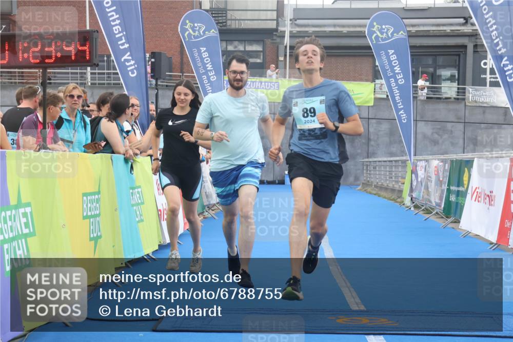 11.08.2024 - GEWOBA Citytriathlon Bremen Lena Gebhardt http://msf.ph/oto/6788755 11.08.2024 11:23:47 Ziel 89 meine-sportfotos.de