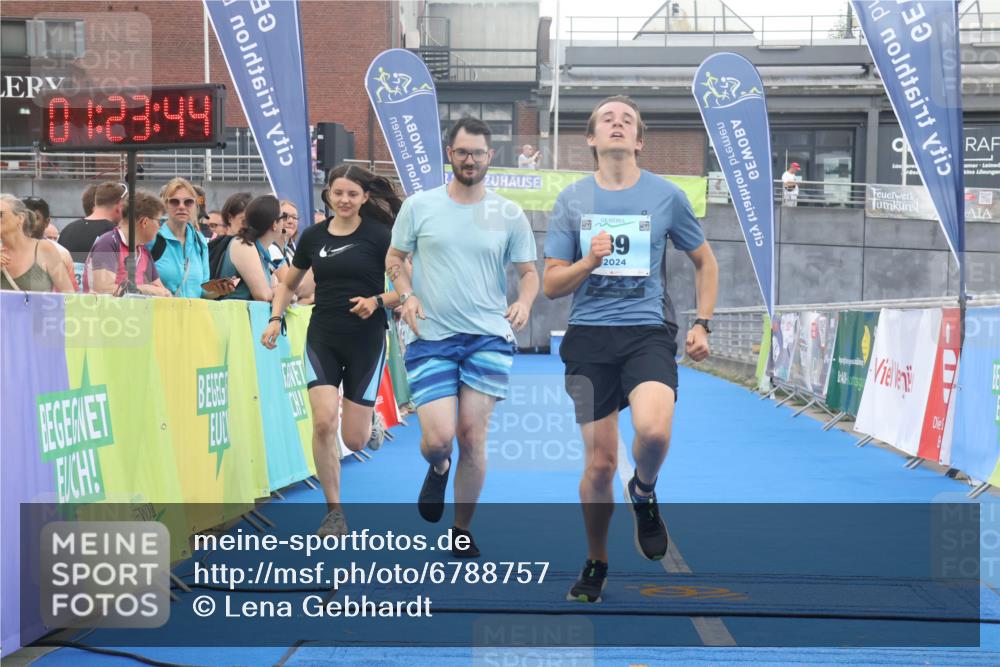 11.08.2024 - GEWOBA Citytriathlon Bremen Lena Gebhardt http://msf.ph/oto/6788757 11.08.2024 11:23:47 Ziel 89 meine-sportfotos.de