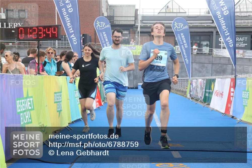 11.08.2024 - GEWOBA Citytriathlon Bremen Lena Gebhardt http://msf.ph/oto/6788759 11.08.2024 11:23:48 Ziel 89 meine-sportfotos.de