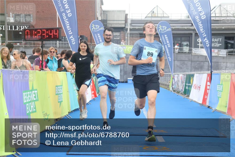 11.08.2024 - GEWOBA Citytriathlon Bremen Lena Gebhardt http://msf.ph/oto/6788760 11.08.2024 11:23:48 Ziel 89 meine-sportfotos.de