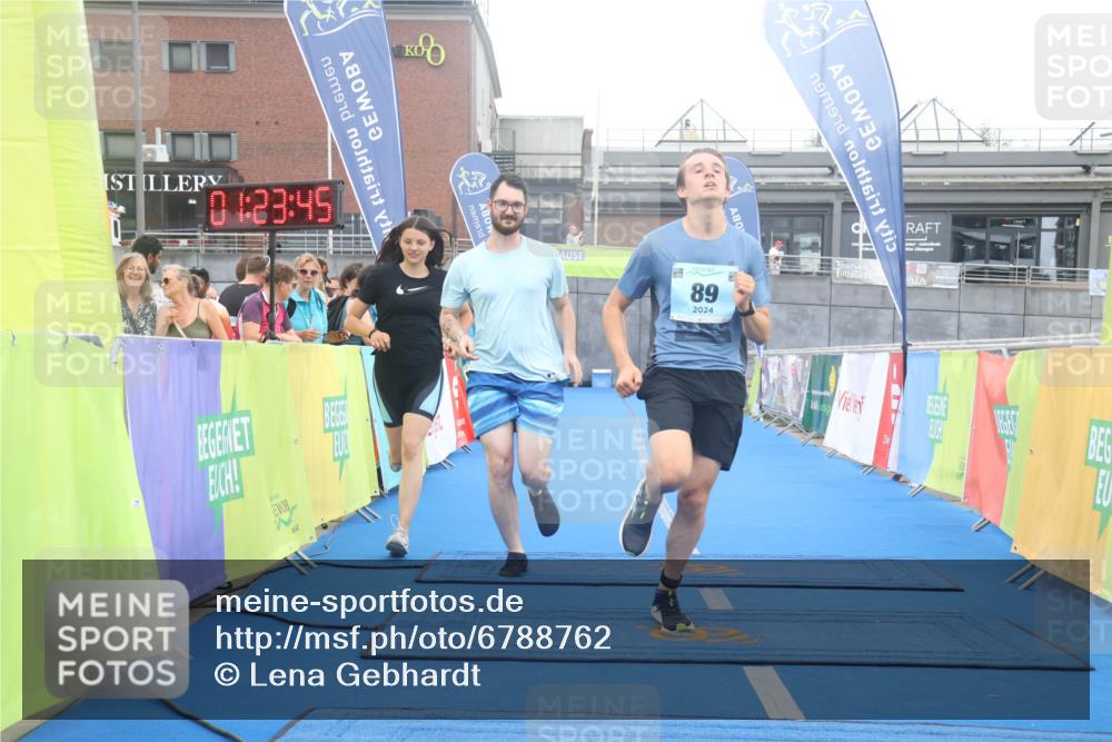 11.08.2024 - GEWOBA Citytriathlon Bremen Lena Gebhardt http://msf.ph/oto/6788762 11.08.2024 11:23:48 Ziel 89 meine-sportfotos.de