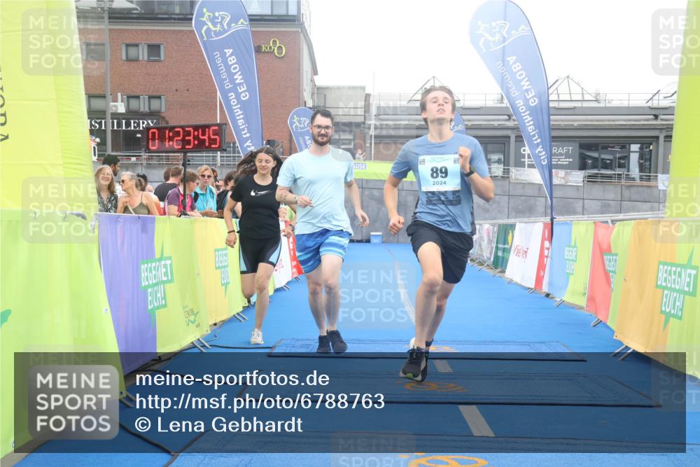 11.08.2024 - GEWOBA Citytriathlon Bremen Lena Gebhardt http://msf.ph/oto/6788763 11.08.2024 11:23:48 Ziel 89 meine-sportfotos.de