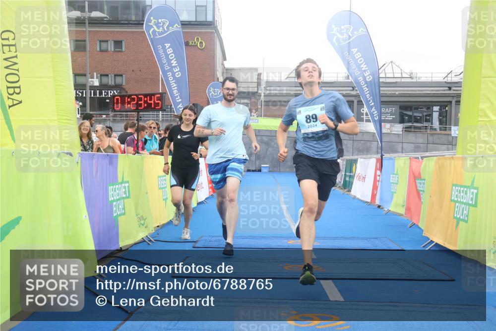 11.08.2024 - GEWOBA Citytriathlon Bremen Lena Gebhardt http://msf.ph/oto/6788765 11.08.2024 11:23:48 Ziel 89 meine-sportfotos.de