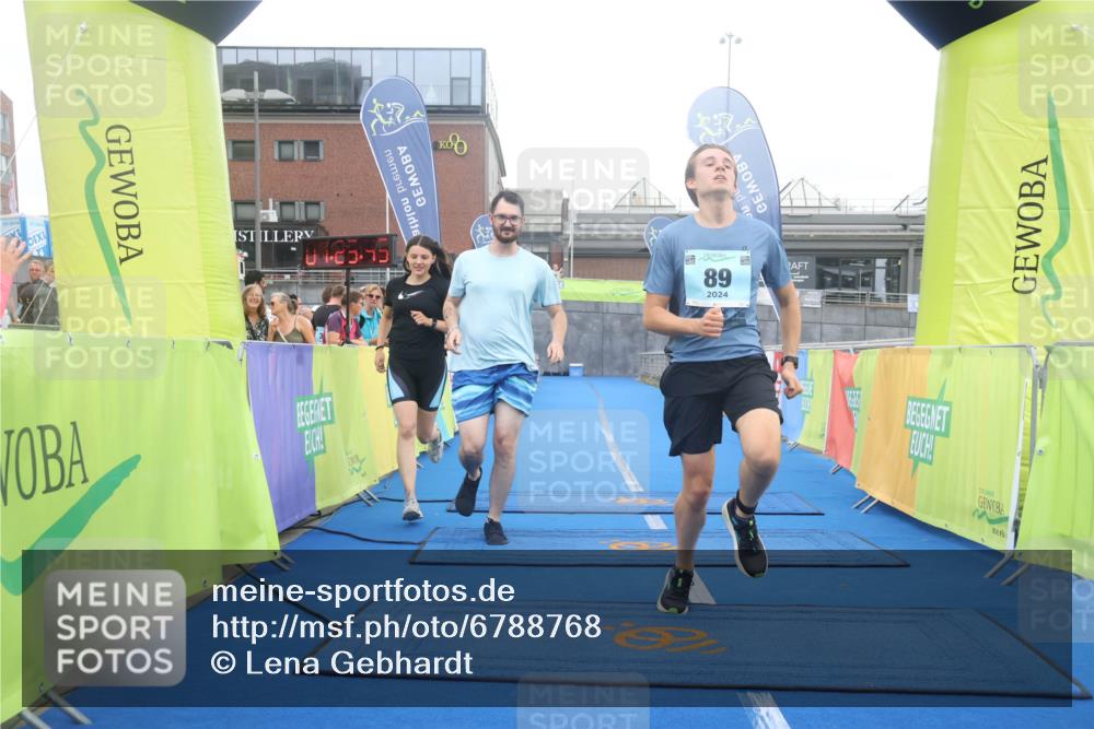 11.08.2024 - GEWOBA Citytriathlon Bremen Lena Gebhardt http://msf.ph/oto/6788768 11.08.2024 11:23:48 Ziel 89 meine-sportfotos.de