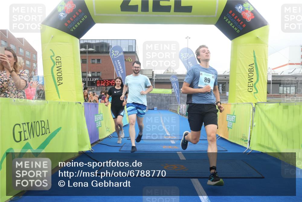 11.08.2024 - GEWOBA Citytriathlon Bremen Lena Gebhardt http://msf.ph/oto/6788770 11.08.2024 11:23:48 Ziel 89 meine-sportfotos.de