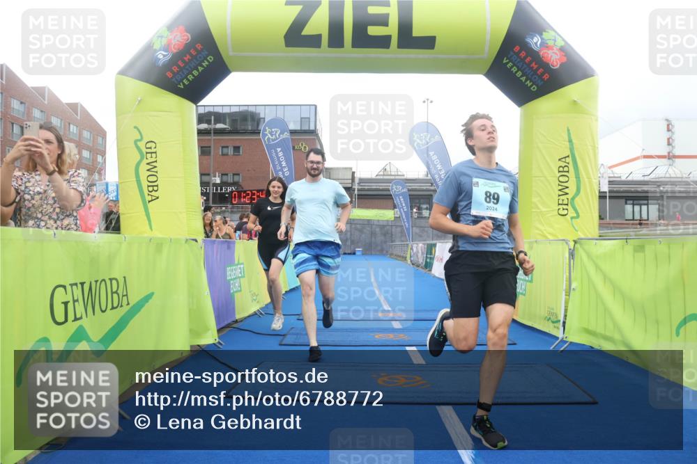11.08.2024 - GEWOBA Citytriathlon Bremen Lena Gebhardt http://msf.ph/oto/6788772 11.08.2024 11:23:48 Ziel 89 meine-sportfotos.de
