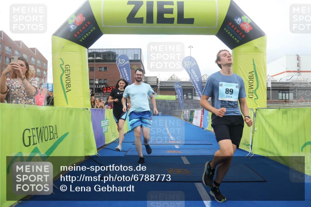 11.08.2024 - GEWOBA Citytriathlon Bremen Lena Gebhardt http://msf.ph/oto/6788773 11.08.2024 11:23:48 Ziel 89 meine-sportfotos.de