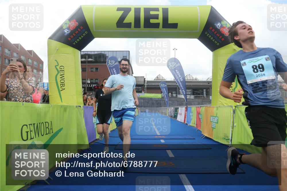 11.08.2024 - GEWOBA Citytriathlon Bremen Lena Gebhardt http://msf.ph/oto/6788777 11.08.2024 11:23:49 Ziel 89 meine-sportfotos.de
