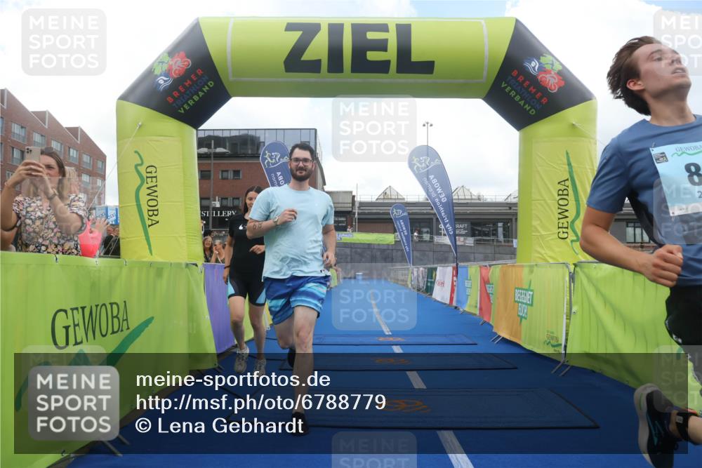 11.08.2024 - GEWOBA Citytriathlon Bremen Lena Gebhardt http://msf.ph/oto/6788779 11.08.2024 11:23:49 Ziel 89 meine-sportfotos.de