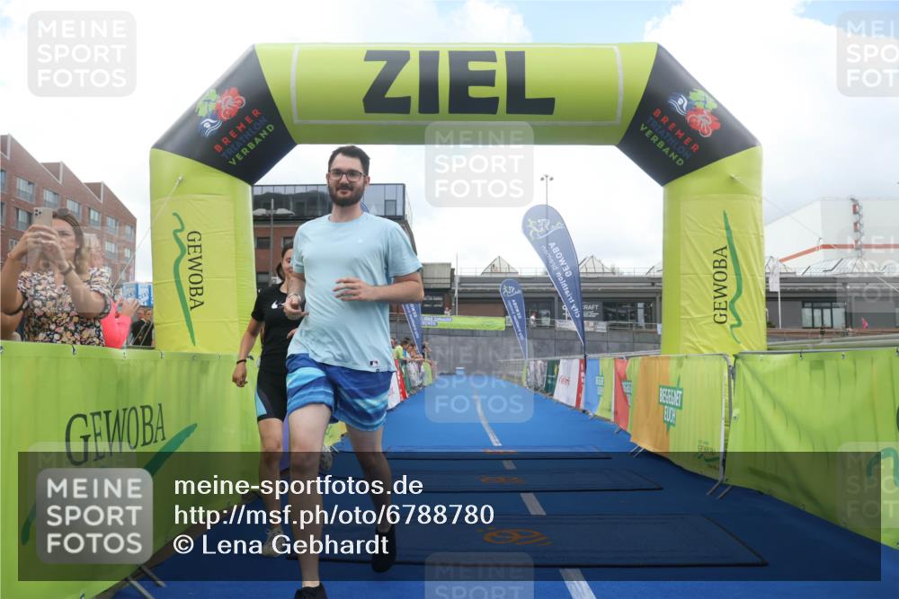 11.08.2024 - GEWOBA Citytriathlon Bremen Lena Gebhardt http://msf.ph/oto/6788780 11.08.2024 11:23:49 Ziel 89 meine-sportfotos.de