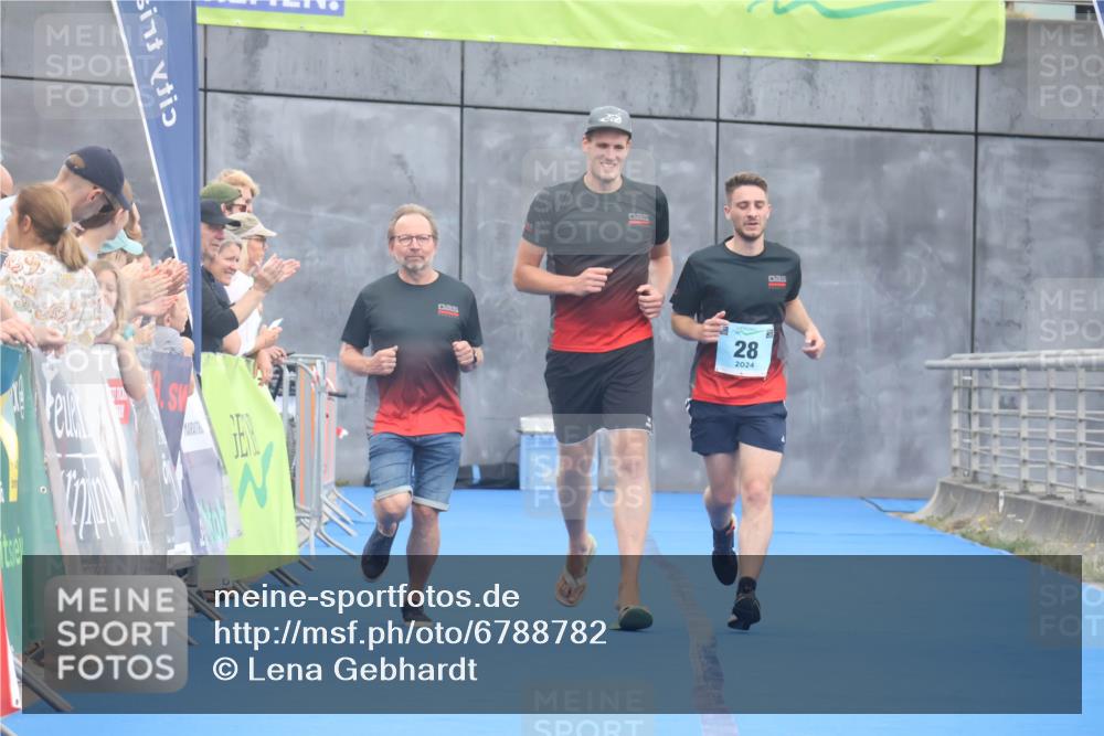11.08.2024 - GEWOBA Citytriathlon Bremen Lena Gebhardt http://msf.ph/oto/6788782 11.08.2024 11:24:06 Ziel 28 meine-sportfotos.de