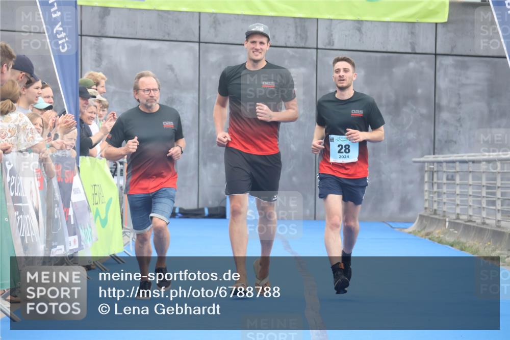 11.08.2024 - GEWOBA Citytriathlon Bremen Lena Gebhardt http://msf.ph/oto/6788788 11.08.2024 11:24:07 Ziel 28 meine-sportfotos.de