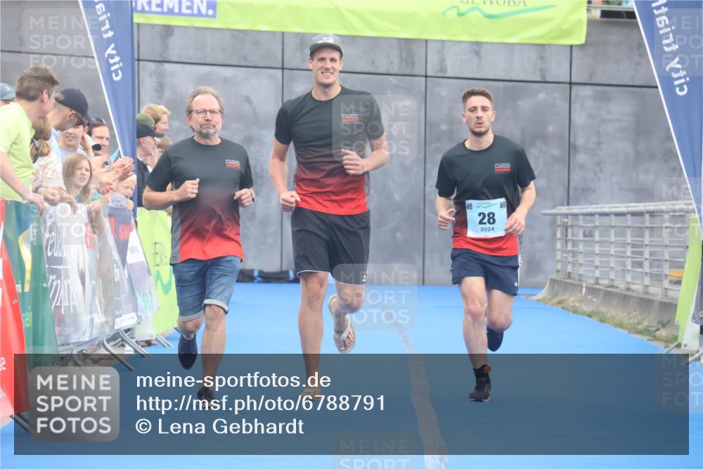 11.08.2024 - GEWOBA Citytriathlon Bremen Lena Gebhardt http://msf.ph/oto/6788791 11.08.2024 11:24:08 Ziel 28 meine-sportfotos.de