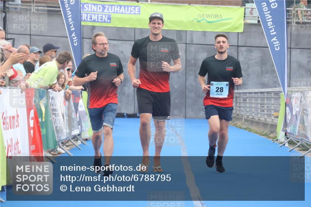 11.08.2024 - GEWOBA Citytriathlon Bremen Lena Gebhardt http://msf.ph/oto/6788795 11.08.2024 11:24:09 Ziel 28 meine-sportfotos.de