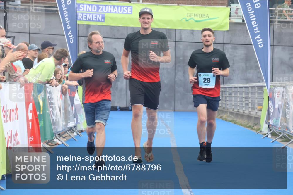 11.08.2024 - GEWOBA Citytriathlon Bremen Lena Gebhardt http://msf.ph/oto/6788796 11.08.2024 11:24:09 Ziel 28 meine-sportfotos.de