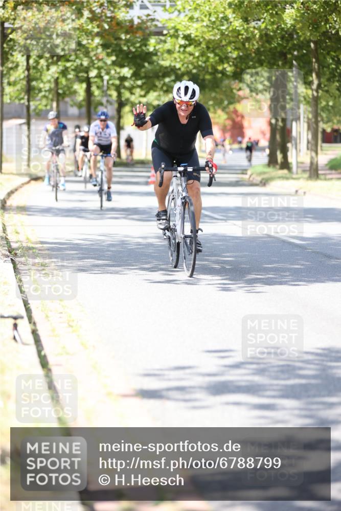 11.08.2024 - GEWOBA Citytriathlon Bremen H.Heesch http://msf.ph/oto/6788799 11.08.2024 13:15:19 Radfahren xxx, 359, 384, 464, 473, 477, 496, 498, 558, 610, 636 meine-sportfotos.de