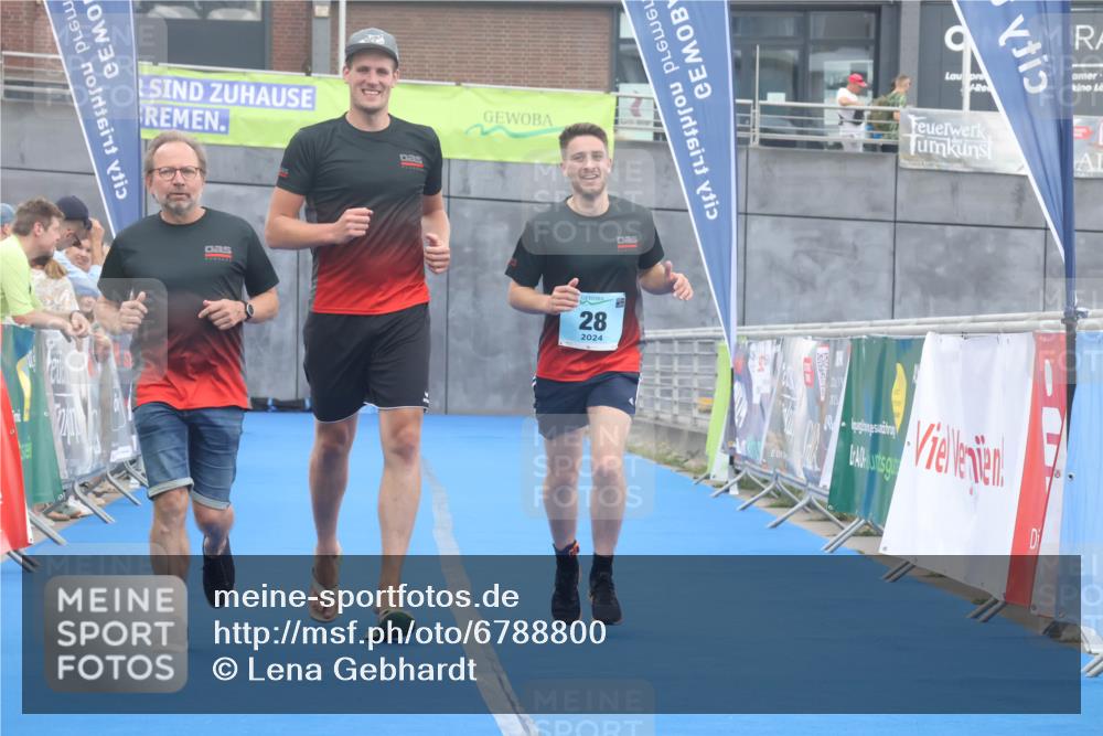 11.08.2024 - GEWOBA Citytriathlon Bremen Lena Gebhardt http://msf.ph/oto/6788800 11.08.2024 11:24:10 Ziel 28 meine-sportfotos.de