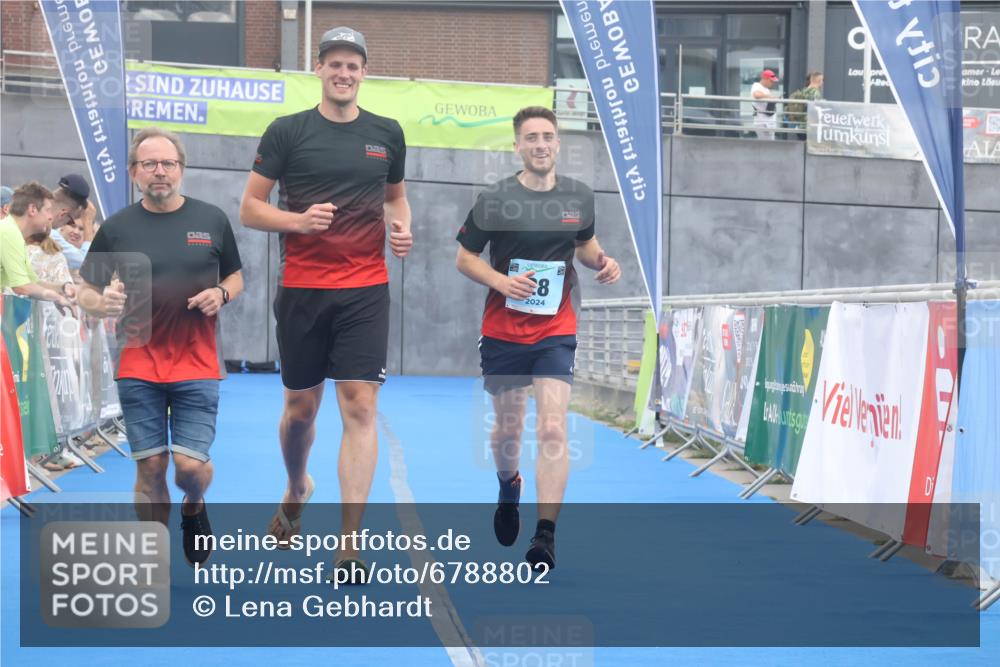 11.08.2024 - GEWOBA Citytriathlon Bremen Lena Gebhardt http://msf.ph/oto/6788802 11.08.2024 11:24:10 Ziel 28 meine-sportfotos.de