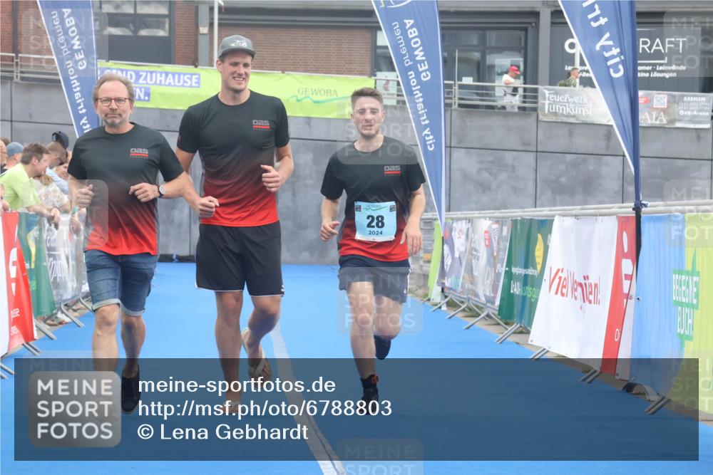 11.08.2024 - GEWOBA Citytriathlon Bremen Lena Gebhardt http://msf.ph/oto/6788803 11.08.2024 11:24:11 Ziel 28 meine-sportfotos.de