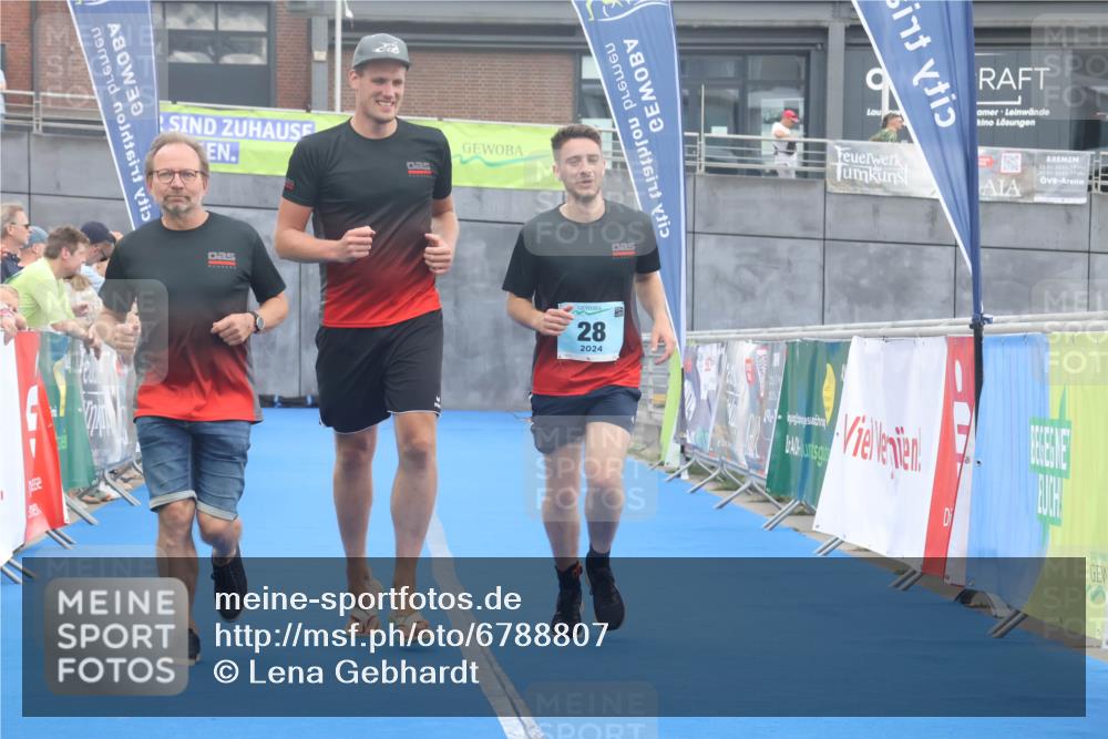 11.08.2024 - GEWOBA Citytriathlon Bremen Lena Gebhardt http://msf.ph/oto/6788807 11.08.2024 11:24:11 Ziel 28 meine-sportfotos.de