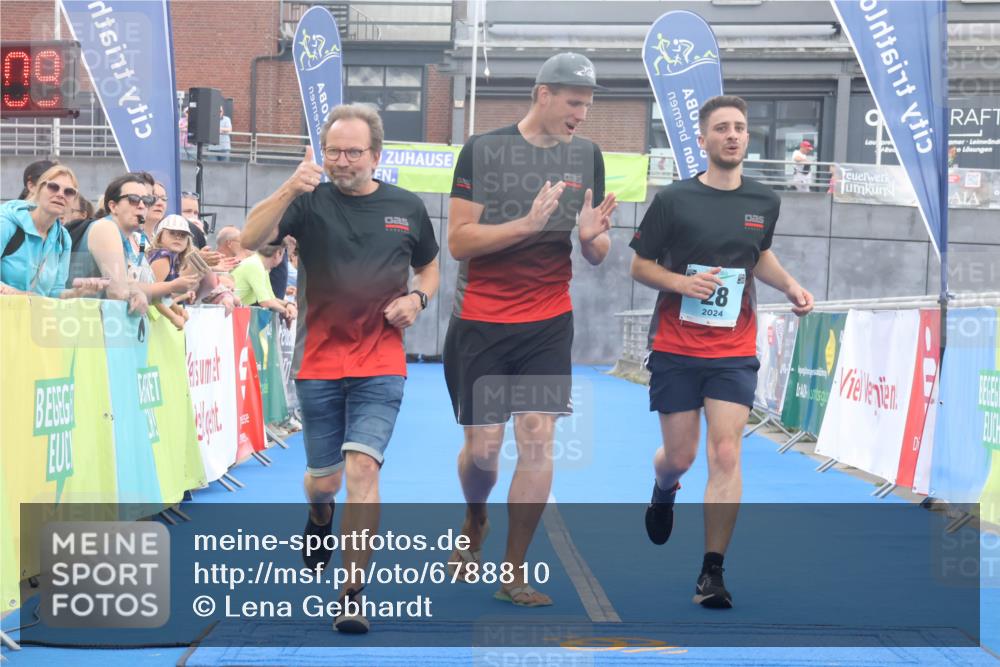 11.08.2024 - GEWOBA Citytriathlon Bremen Lena Gebhardt http://msf.ph/oto/6788810 11.08.2024 11:24:12 Ziel 28 meine-sportfotos.de