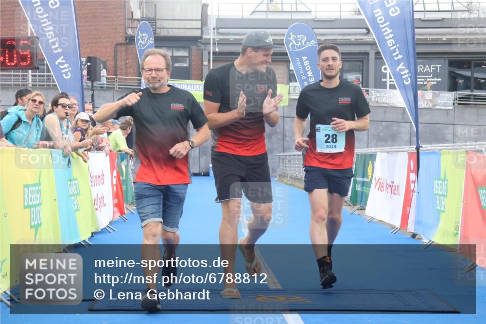 11.08.2024 - GEWOBA Citytriathlon Bremen Lena Gebhardt http://msf.ph/oto/6788812 11.08.2024 11:24:12 Ziel 28 meine-sportfotos.de