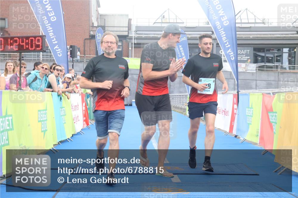 11.08.2024 - GEWOBA Citytriathlon Bremen Lena Gebhardt http://msf.ph/oto/6788815 11.08.2024 11:24:12 Ziel 28 meine-sportfotos.de