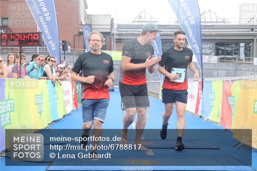 11.08.2024 - GEWOBA Citytriathlon Bremen Lena Gebhardt http://msf.ph/oto/6788817 11.08.2024 11:24:13 Ziel 28 meine-sportfotos.de