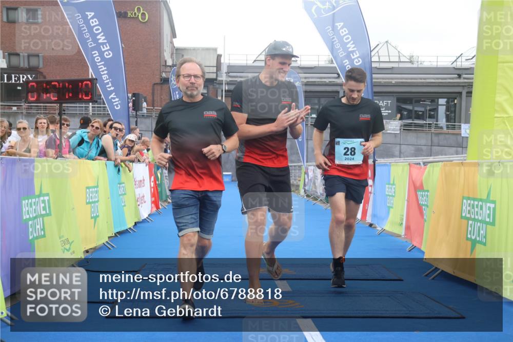 11.08.2024 - GEWOBA Citytriathlon Bremen Lena Gebhardt http://msf.ph/oto/6788818 11.08.2024 11:24:13 Ziel 28 meine-sportfotos.de