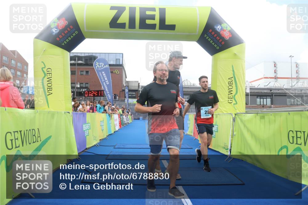 11.08.2024 - GEWOBA Citytriathlon Bremen Lena Gebhardt http://msf.ph/oto/6788830 11.08.2024 11:24:14 Ziel 28 meine-sportfotos.de