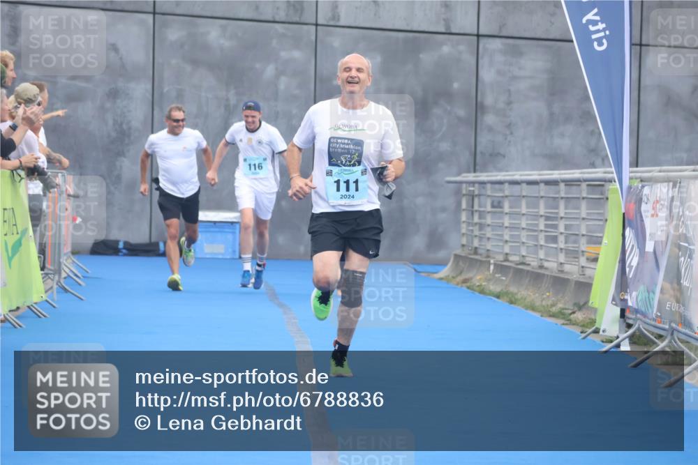 11.08.2024 - GEWOBA Citytriathlon Bremen Lena Gebhardt http://msf.ph/oto/6788836 11.08.2024 11:24:54 Ziel 111, 116 meine-sportfotos.de