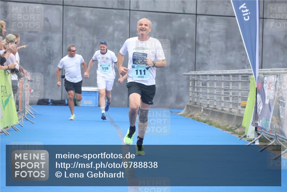 11.08.2024 - GEWOBA Citytriathlon Bremen Lena Gebhardt http://msf.ph/oto/6788838 11.08.2024 11:24:54 Ziel 111, 116 meine-sportfotos.de
