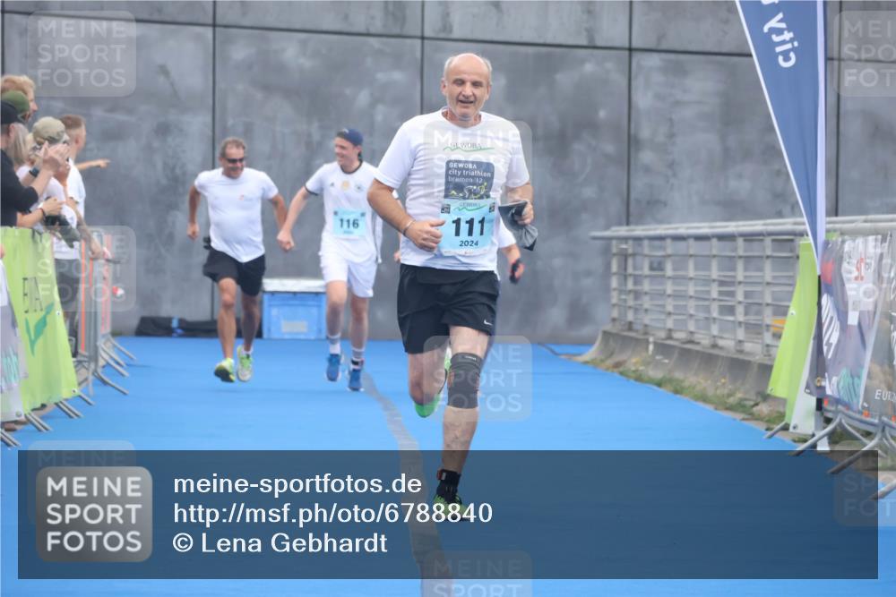 11.08.2024 - GEWOBA Citytriathlon Bremen Lena Gebhardt http://msf.ph/oto/6788840 11.08.2024 11:24:54 Ziel 111, 116 meine-sportfotos.de