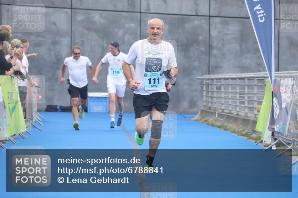 11.08.2024 - GEWOBA Citytriathlon Bremen Lena Gebhardt http://msf.ph/oto/6788841 11.08.2024 11:24:54 Ziel 111, 116 meine-sportfotos.de
