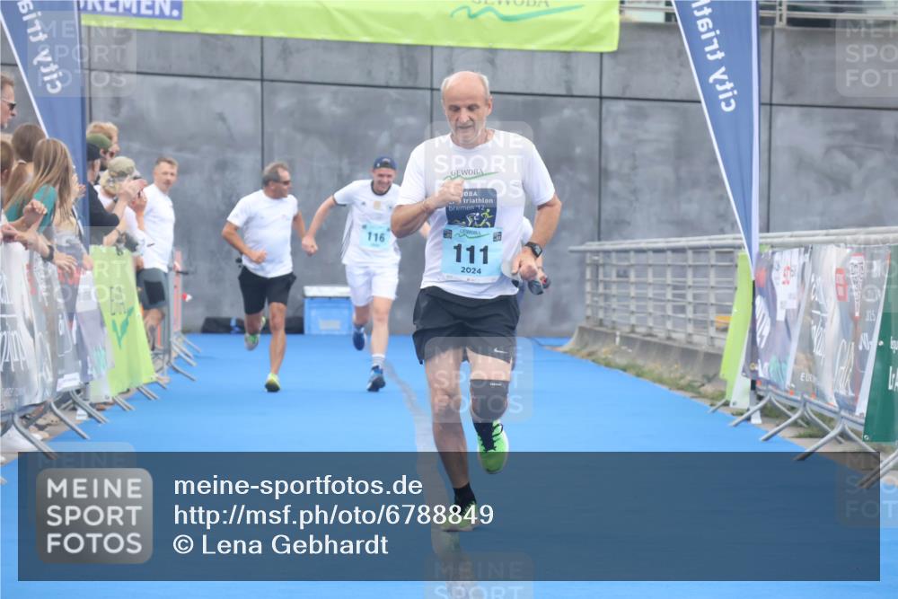 11.08.2024 - GEWOBA Citytriathlon Bremen Lena Gebhardt http://msf.ph/oto/6788849 11.08.2024 11:24:55 Ziel 111, 116 meine-sportfotos.de
