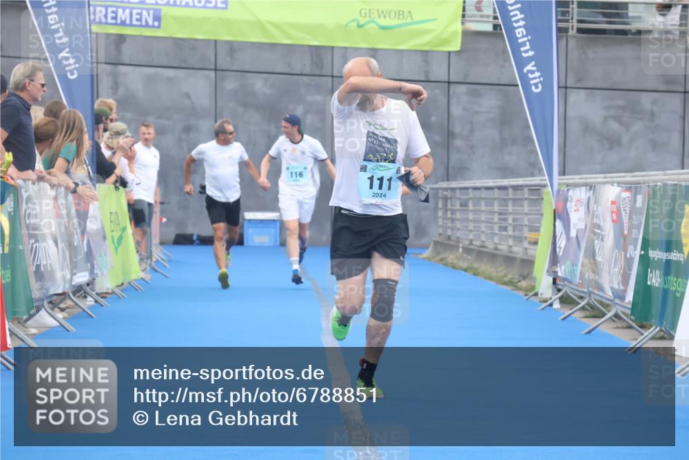 11.08.2024 - GEWOBA Citytriathlon Bremen Lena Gebhardt http://msf.ph/oto/6788851 11.08.2024 11:24:56 Ziel 111, 116 meine-sportfotos.de
