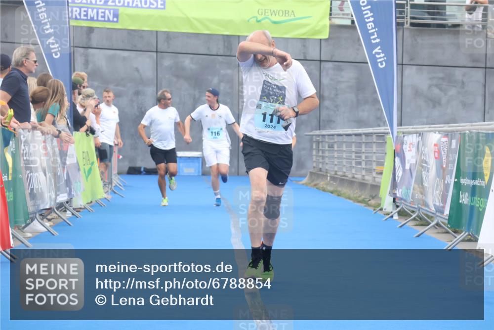 11.08.2024 - GEWOBA Citytriathlon Bremen Lena Gebhardt http://msf.ph/oto/6788854 11.08.2024 11:24:56 Ziel 111, 116 meine-sportfotos.de