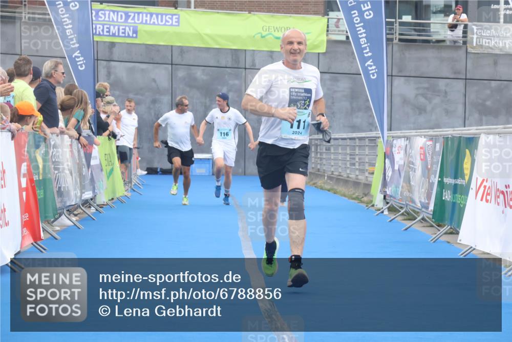 11.08.2024 - GEWOBA Citytriathlon Bremen Lena Gebhardt http://msf.ph/oto/6788856 11.08.2024 11:24:56 Ziel 111, 116 meine-sportfotos.de