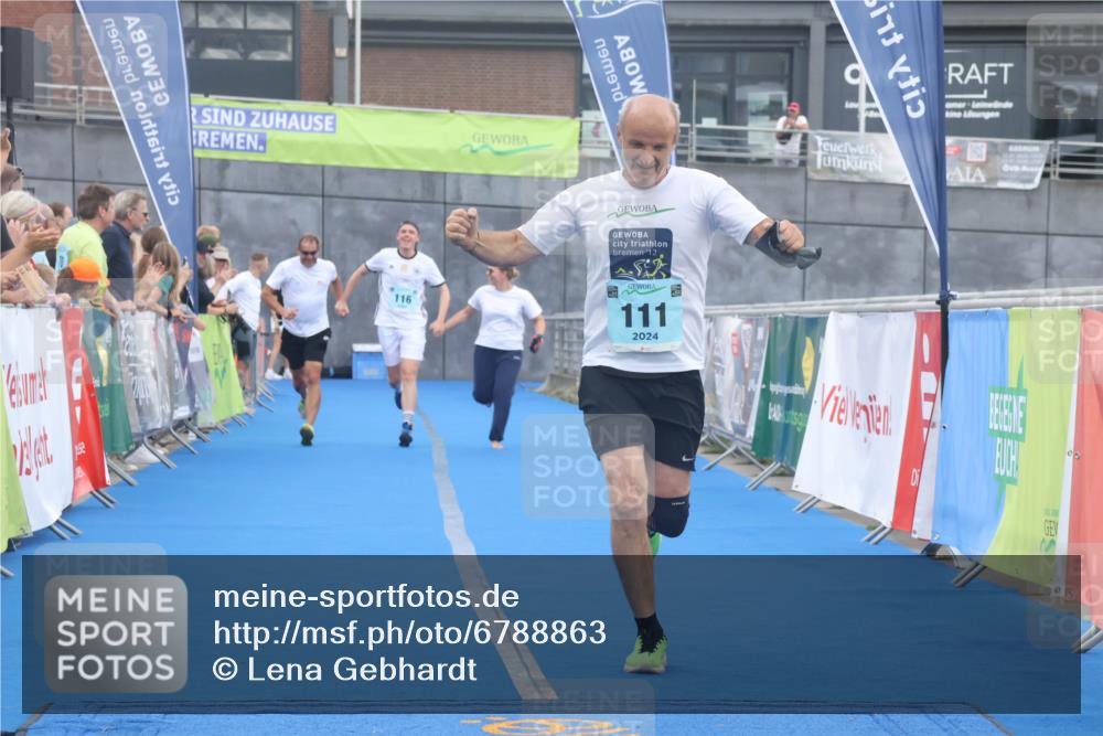 11.08.2024 - GEWOBA Citytriathlon Bremen Lena Gebhardt http://msf.ph/oto/6788863 11.08.2024 11:24:58 Ziel 111, 116 meine-sportfotos.de