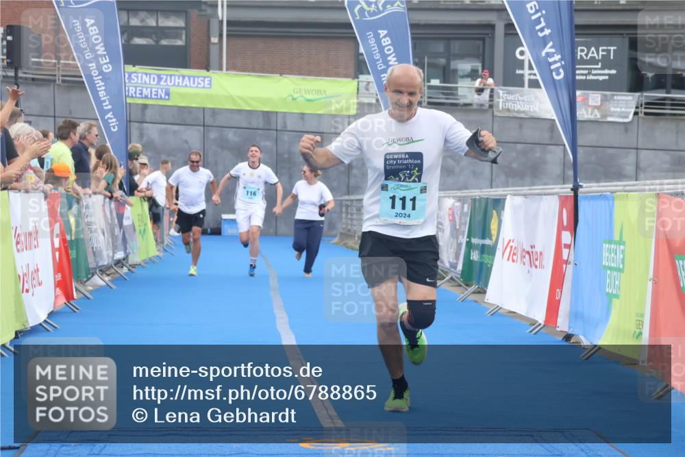 11.08.2024 - GEWOBA Citytriathlon Bremen Lena Gebhardt http://msf.ph/oto/6788865 11.08.2024 11:24:58 Ziel 111, 116 meine-sportfotos.de