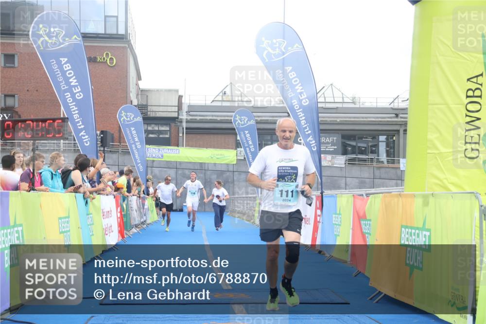 11.08.2024 - GEWOBA Citytriathlon Bremen Lena Gebhardt http://msf.ph/oto/6788870 11.08.2024 11:24:58 Ziel 111, 116 meine-sportfotos.de