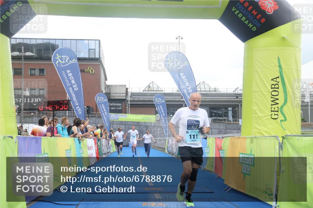 11.08.2024 - GEWOBA Citytriathlon Bremen Lena Gebhardt http://msf.ph/oto/6788876 11.08.2024 11:24:59 Ziel 111, 116 meine-sportfotos.de