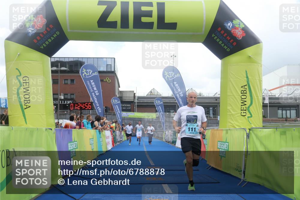 11.08.2024 - GEWOBA Citytriathlon Bremen Lena Gebhardt http://msf.ph/oto/6788878 11.08.2024 11:24:59 Ziel 111, 116 meine-sportfotos.de