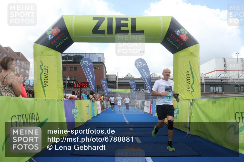 11.08.2024 - GEWOBA Citytriathlon Bremen Lena Gebhardt http://msf.ph/oto/6788881 11.08.2024 11:24:59 Ziel 111, 116 meine-sportfotos.de