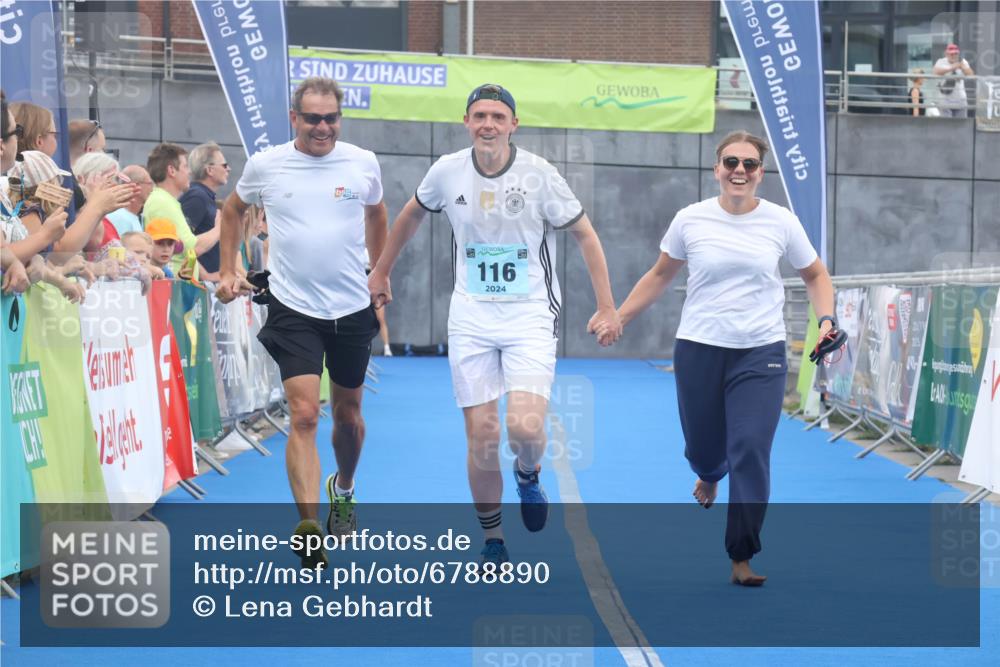 11.08.2024 - GEWOBA Citytriathlon Bremen Lena Gebhardt http://msf.ph/oto/6788890 11.08.2024 11:25:02 Ziel 111, 116 meine-sportfotos.de